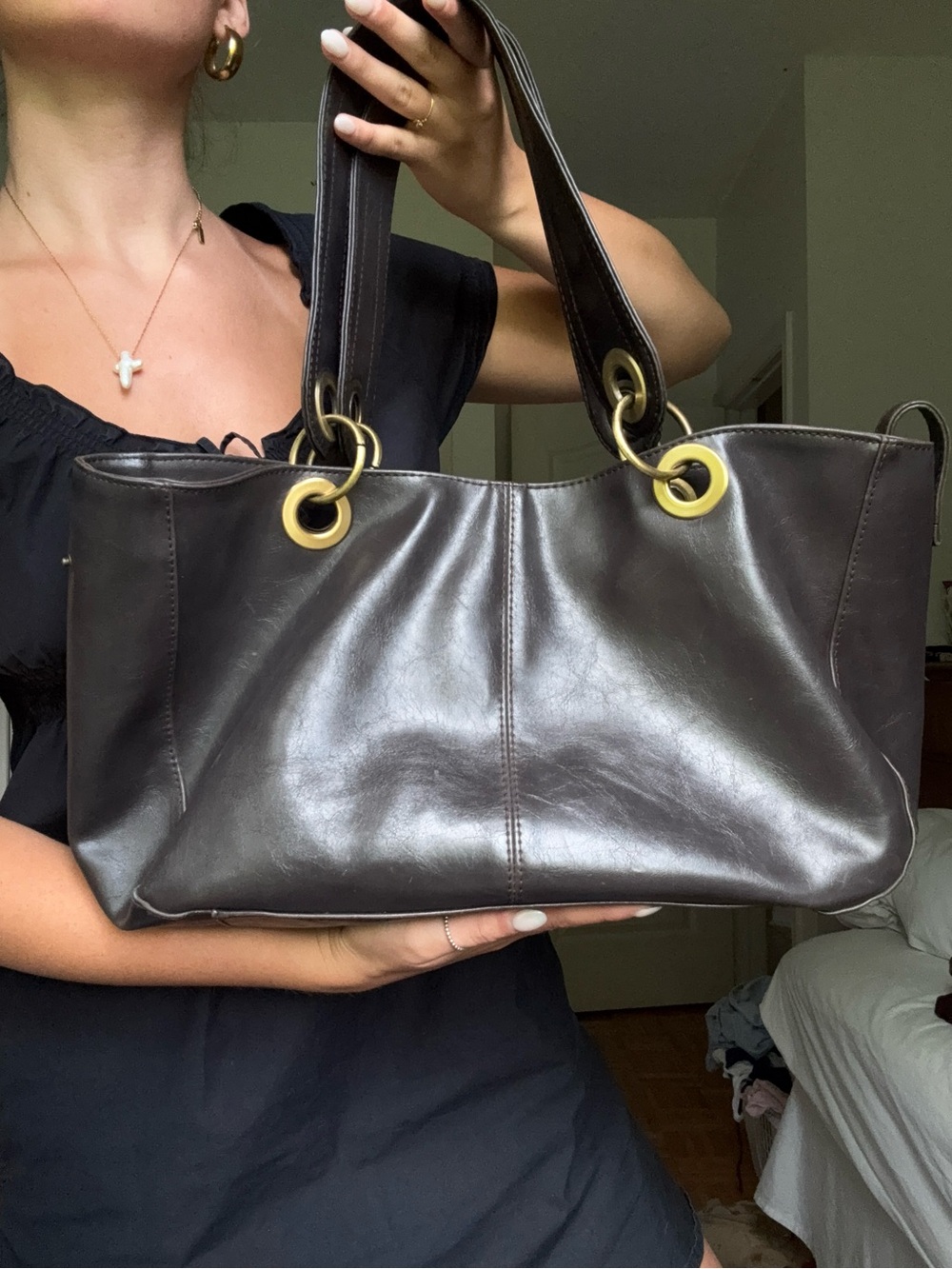 Vintage Aldo brown leather bag
Leather is not real
